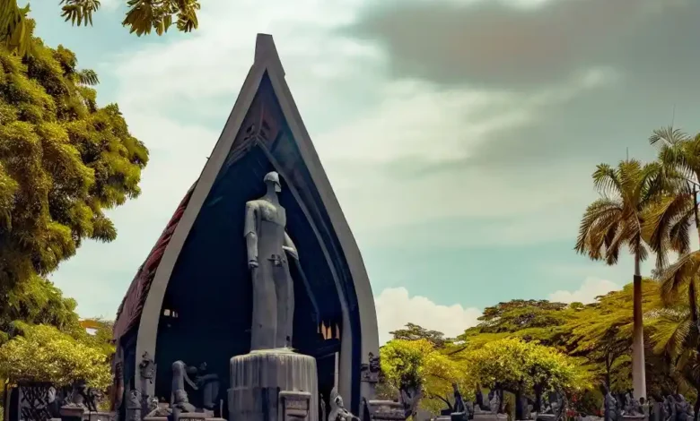 The Bonifacio Memorial Shrine In Manila